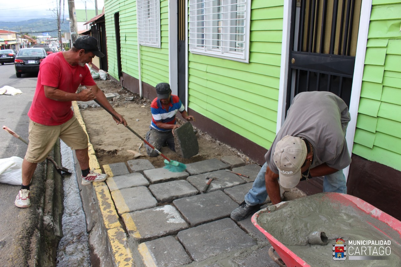 Cartago prioriza el rescate histórico en la renovación de sus aceras públicas