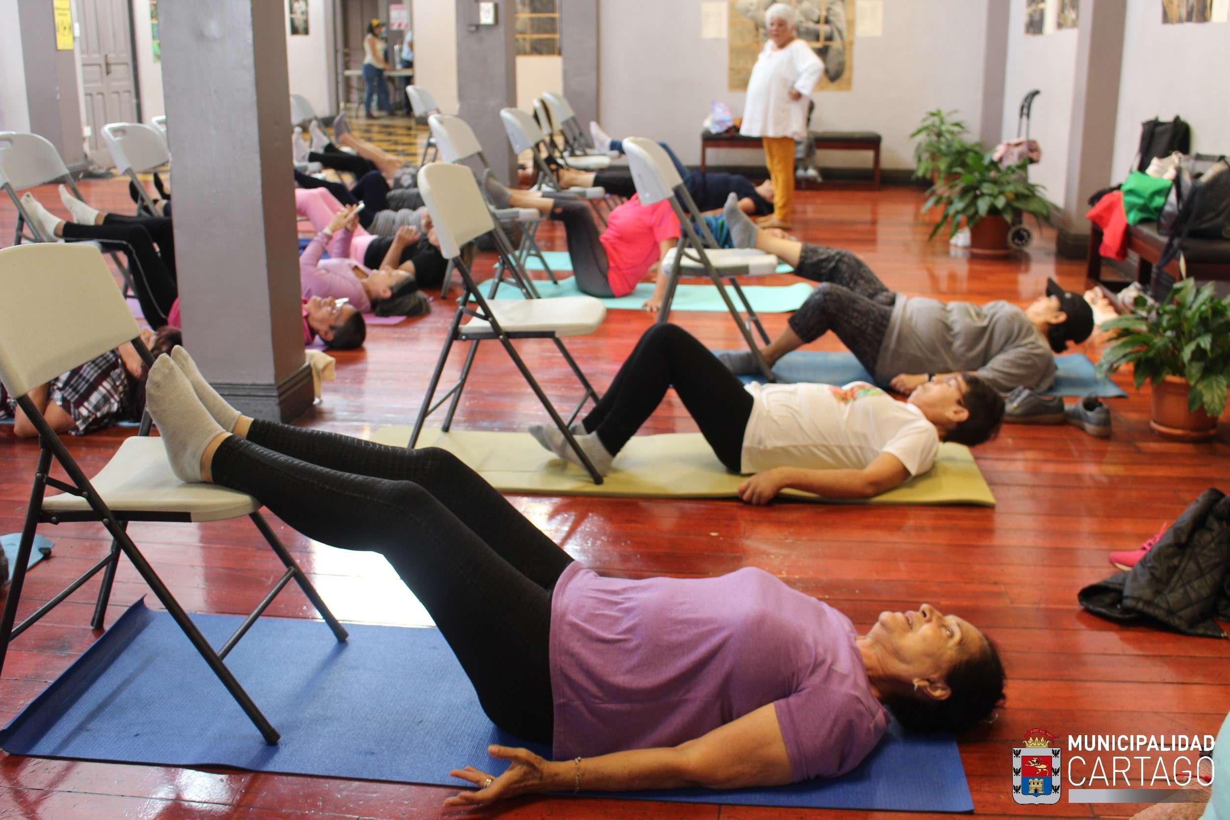 Adultos Mayores de Cartago reciben clases de danza especializada