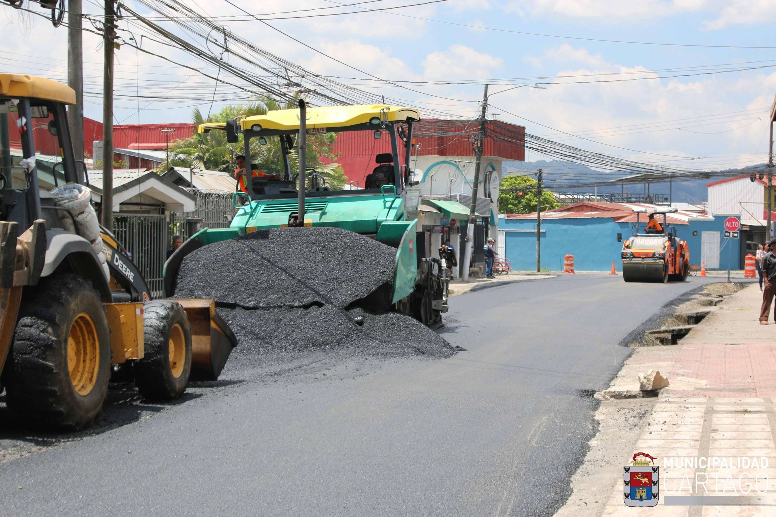 Municipalidad ejecuta exitosa jornada de asfaltado en la primera quincena de marzo